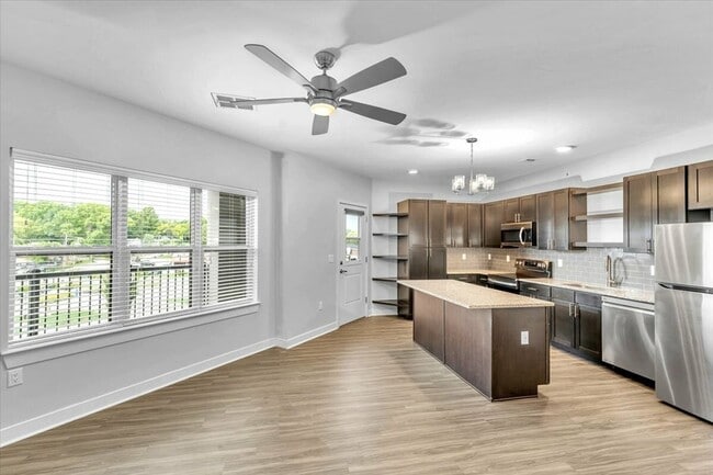Spacious 2-Bedroom Apartment - Sixty16 Apartments Shawnee, KS