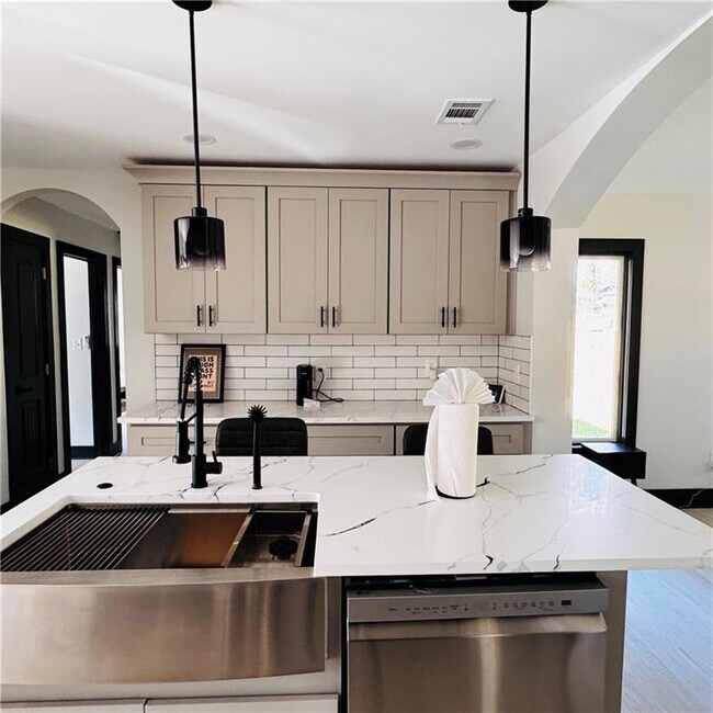 Photo - 2054 Fargo Pl SE