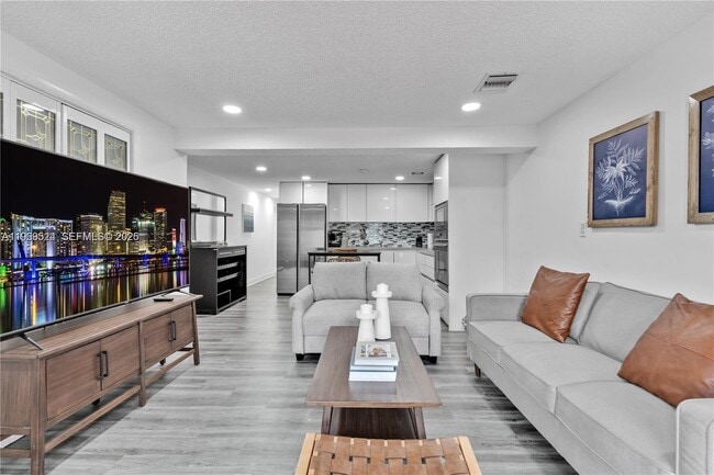 Photo - 1841 SW 29th Ave Unidad 3