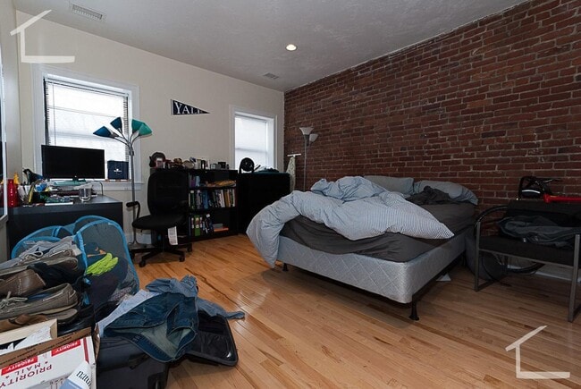 Photo - AMAZING 4 bed 2 bath in Brookline.... ABSOLUTELY STUNNING!!!