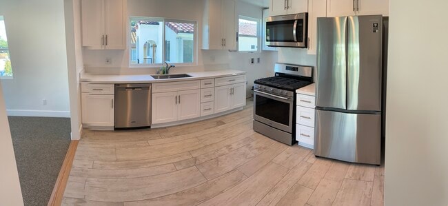 Building Photo - 771 W Oliver St Unit Upper