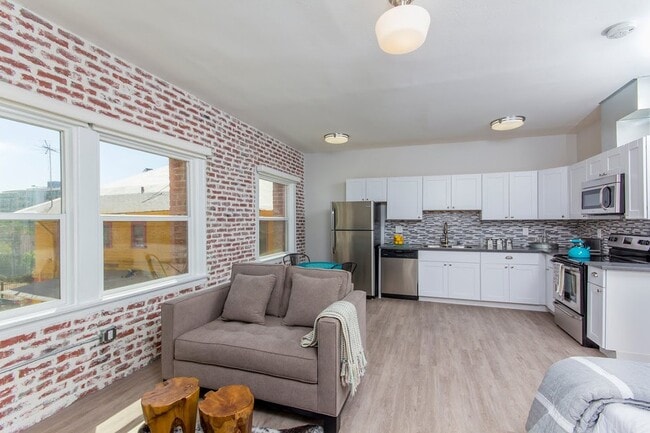 Building Photo - 412 S Lake St Unit 402 Rental