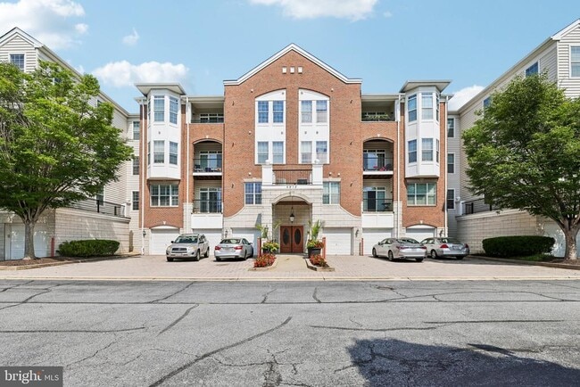 Building Photo - 5910 Great Star Dr Unit 406