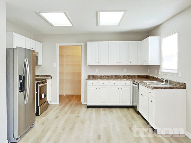 Photo - 2279 Westmere Dr