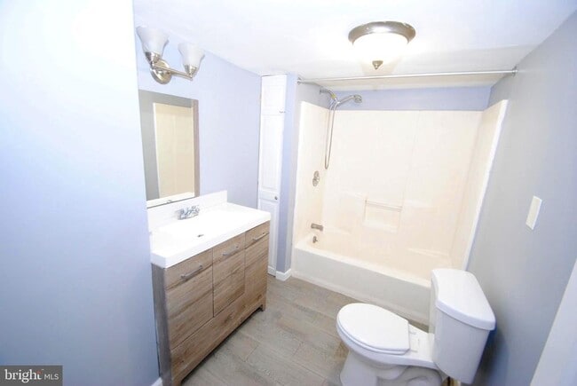 Photo - 414 Lawrence St