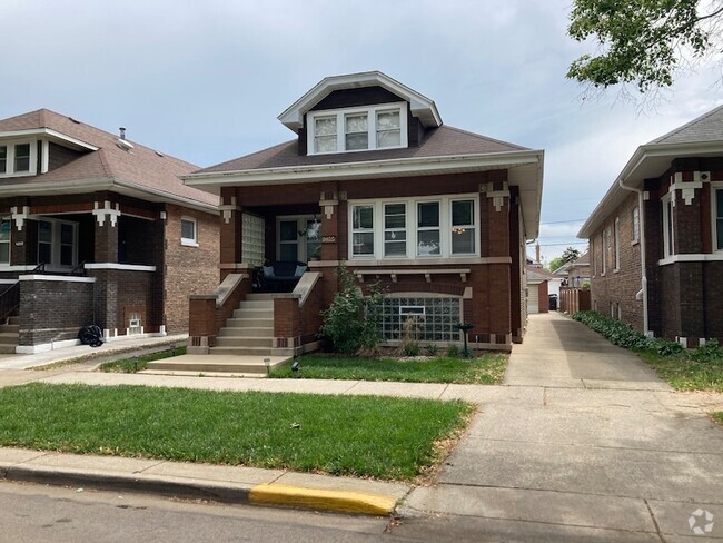 Building Photo - 2435 Gunderson Ave Rental