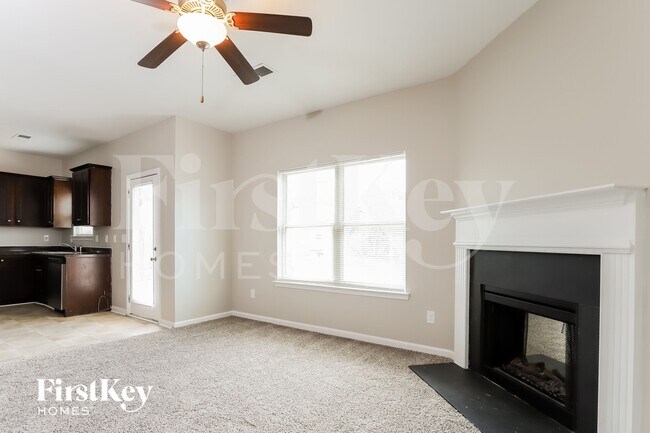 Photo - 777 Grenier Terrace NE