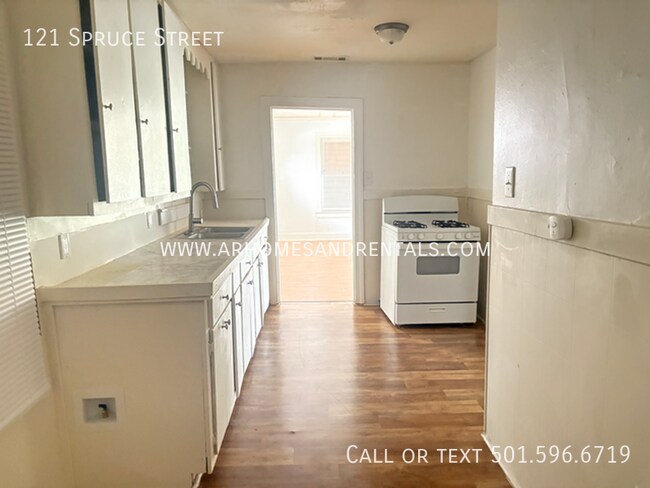 Photo - 121 S Spruce St