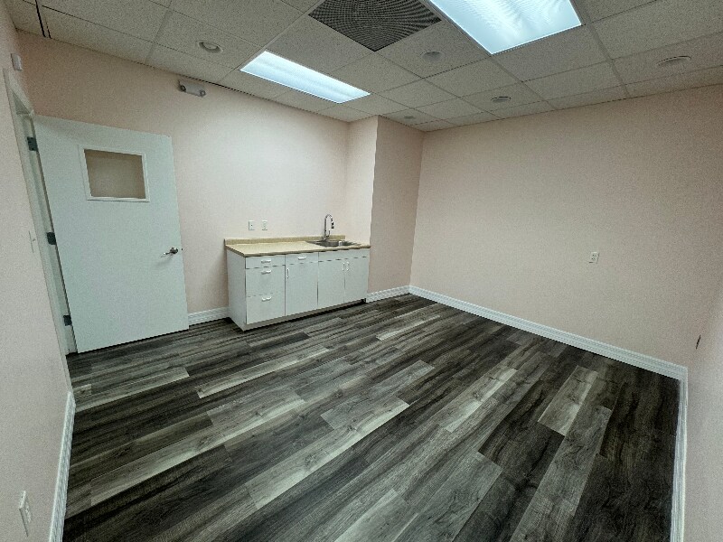 Photo - 13650 Metropolis Ave