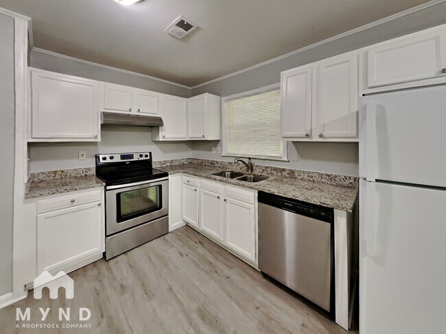 Photo - 962 Pine Roc Way