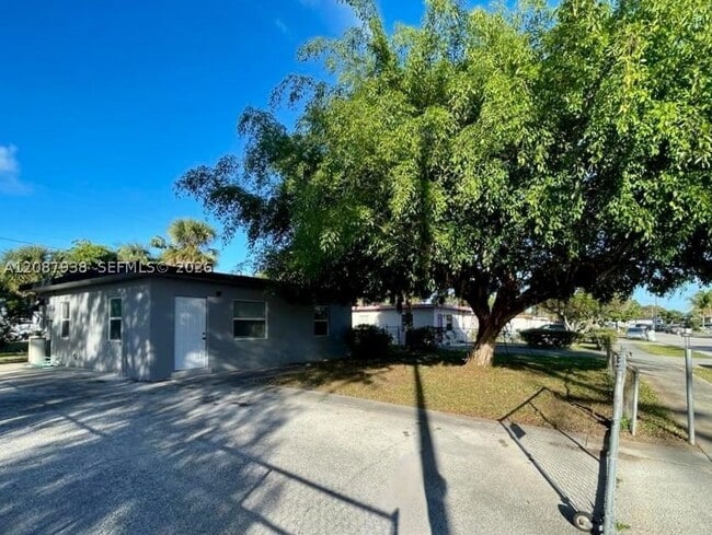 Building Photo - 2643 NW 10th St