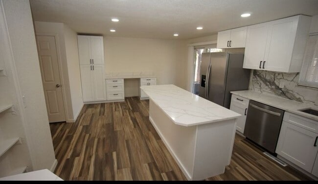 Photo - 6252 S Ash Cir W