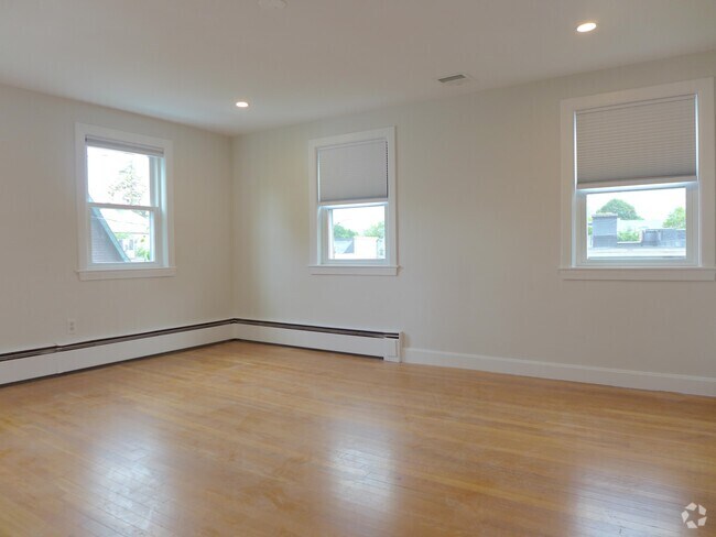 Building Photo - 20 Eastburn St Rental