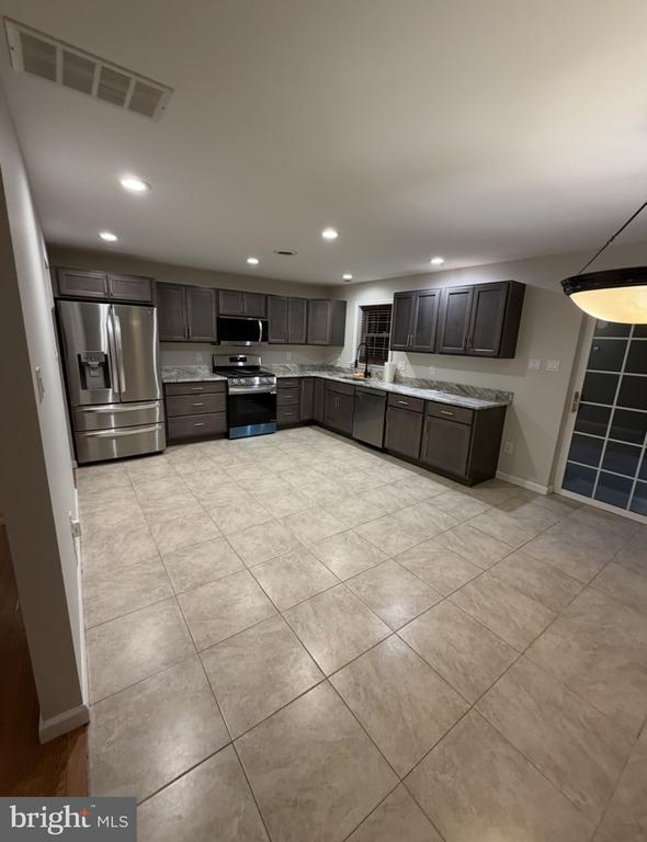 Photo - 1002 Taunton Ave