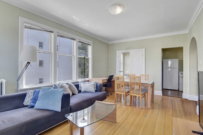 Building Photo - 935 Jervis St Unit 15