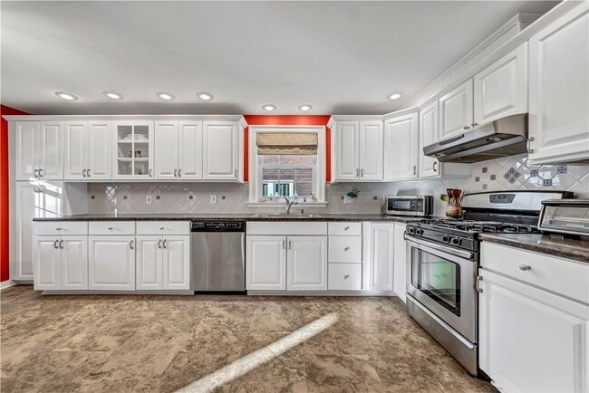 Building Photo - Charm & warmth