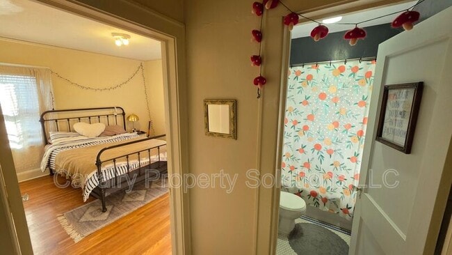 Photo - 602 N 10th Ave E