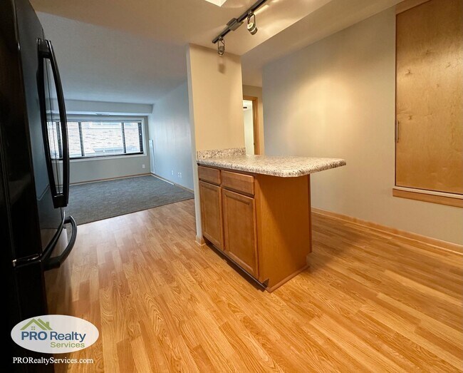 Photo - Updated 1 Bedroom Condo **Half off 1 Month... Unidad 207