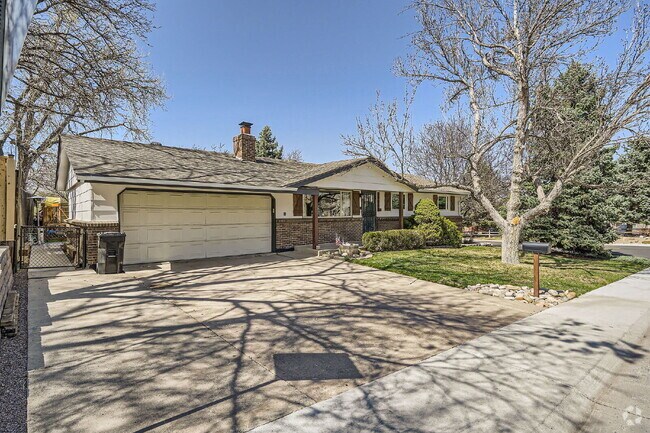 Building Photo - Available June! Charming House for rent in...