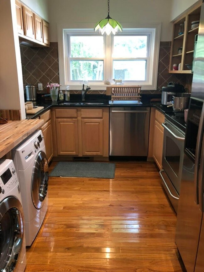 705 W Main St