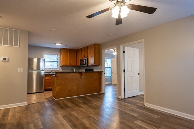 Photo - 449 N Donahue Dr