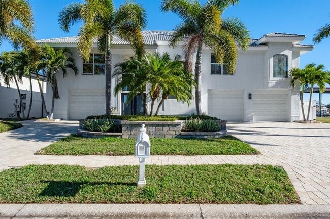 Building Photo - 5949 Seabird Dr S