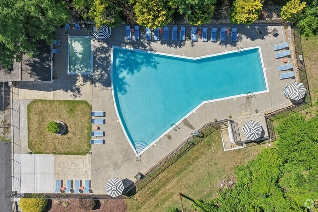 Pool - Salem Wood Apartments