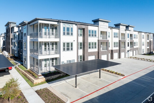 Covered Parking For Rent - Oxford at Weatherford