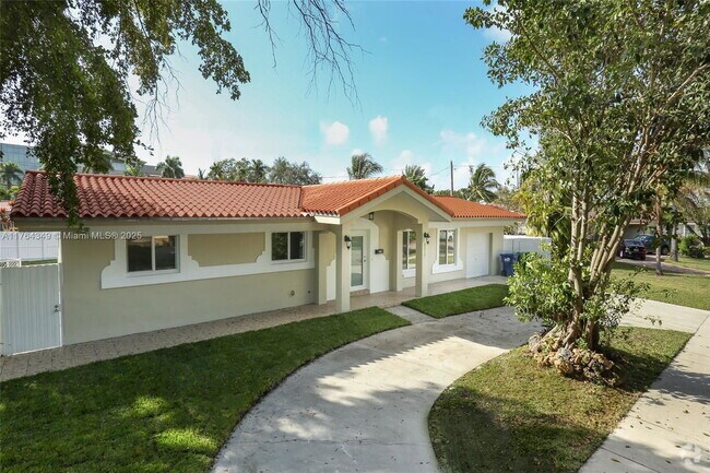 Building Photo - 8870 SW 87th St Rental