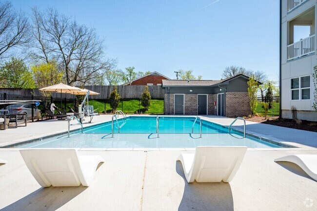 Pool-Side Lounge