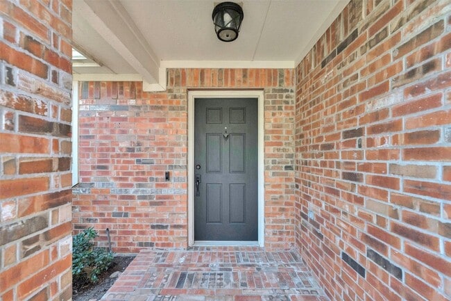 Photo - 545 Winbridge Ln