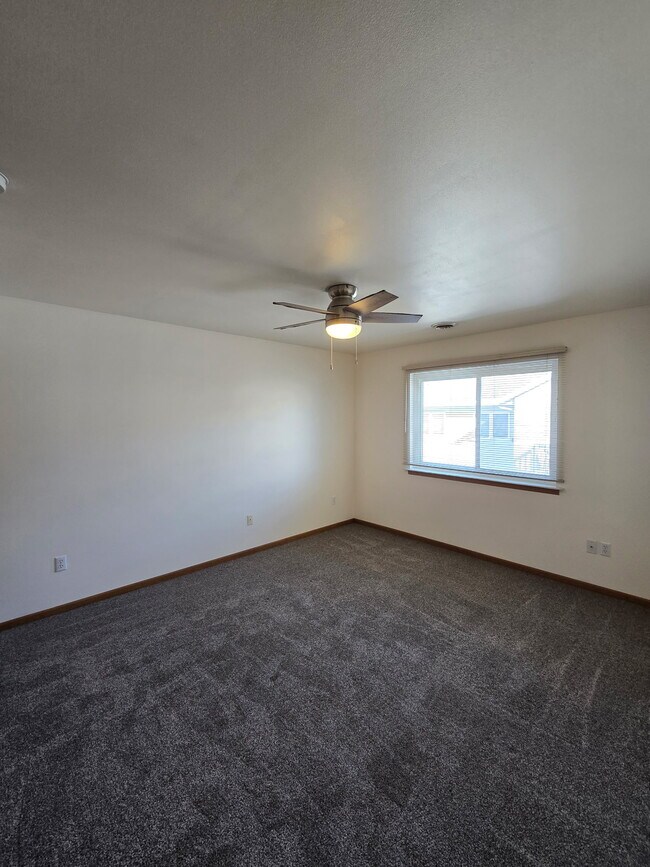 Photo - 566 Athletic Way