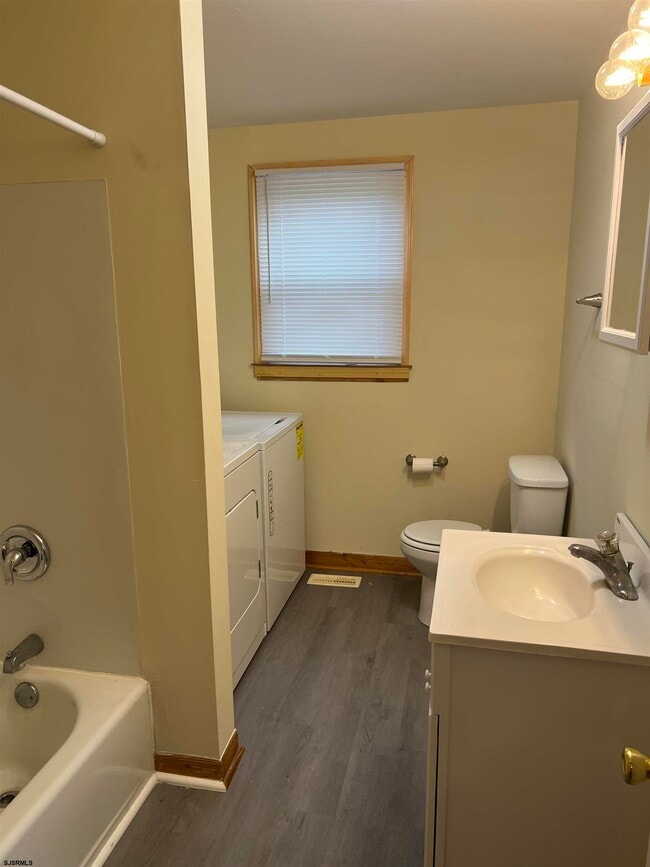 Photo - 209 W Pacific Ave