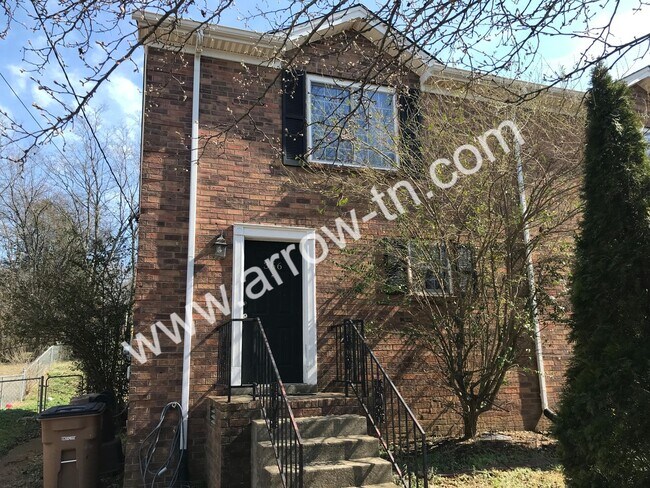 Building Photo - Great 2 Bed Townhome with 2.5 Baths and a Fenced Backyard!