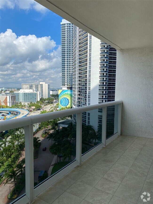 Building Photo - 1850 S Ocean Dr Unit 1409 Rental