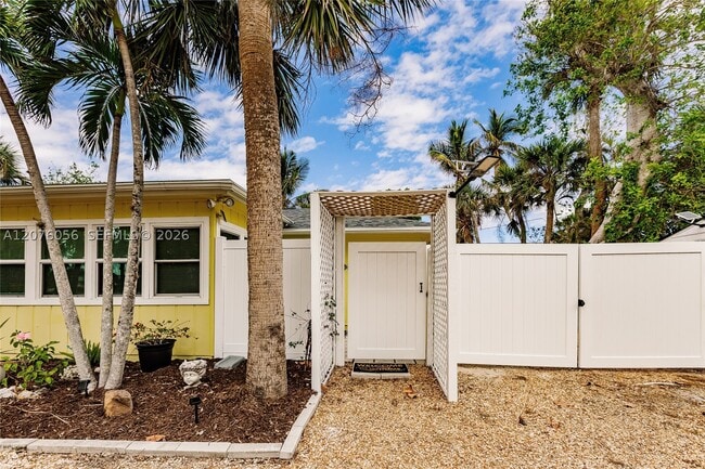 Photo - 1942 Roseate Ln