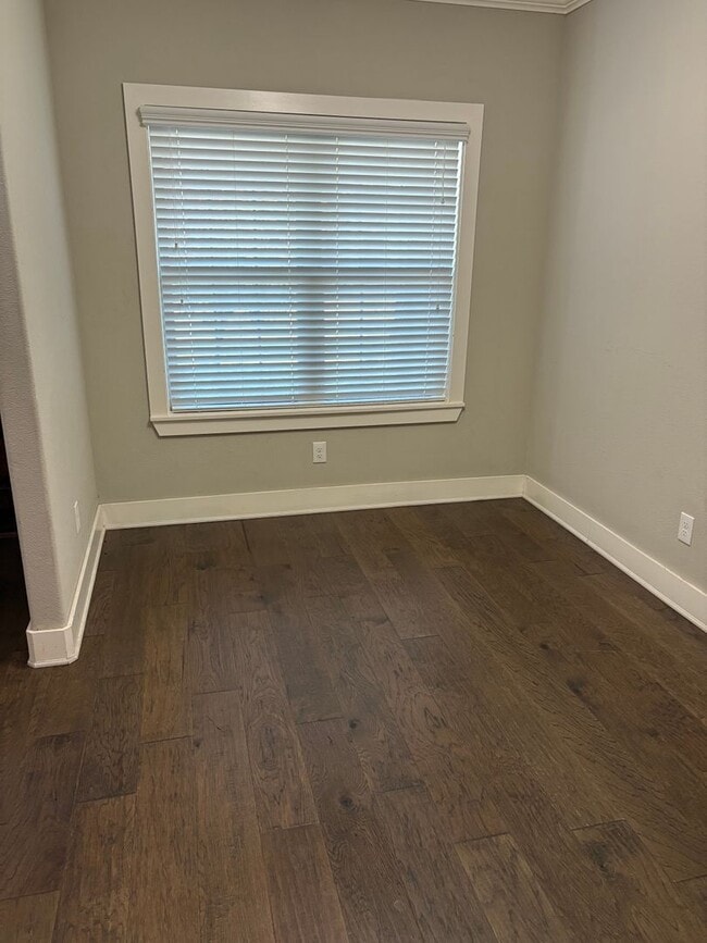 Photo - BEAUTIFUL HOME IN GREAT LOCATION!