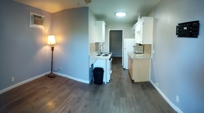 Building Photo - 5821 Chesbro Ave