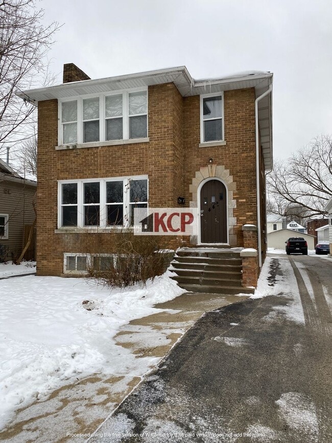 Building Photo - C2 Properties-442 Hickory Unit Apt 1(lower)