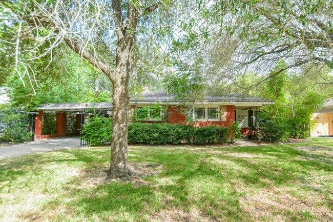 Building Photo - 3018 Conway St