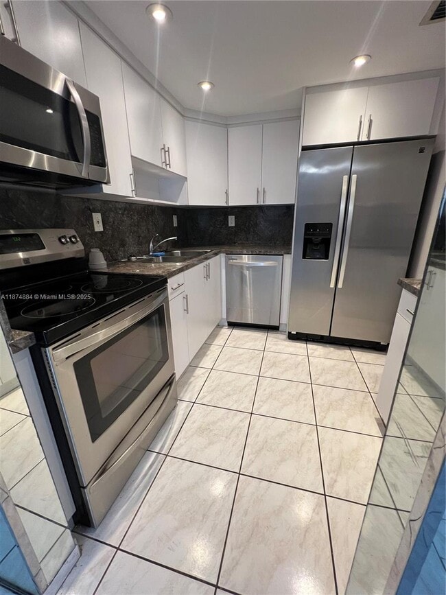 Building Photo - 5731 NW 37th St Unit 221 Rental
