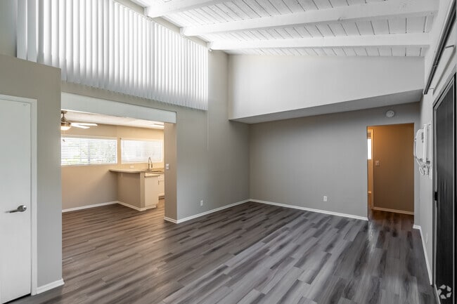 2BR, 1BA - 960SF