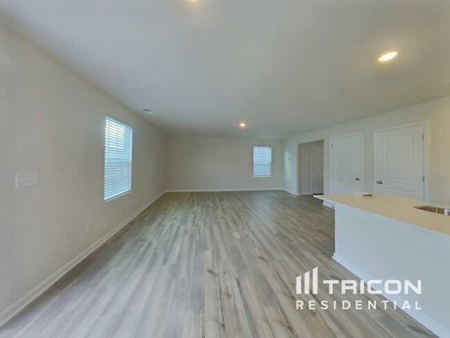 Photo - 4030 Rustling Grass Trl