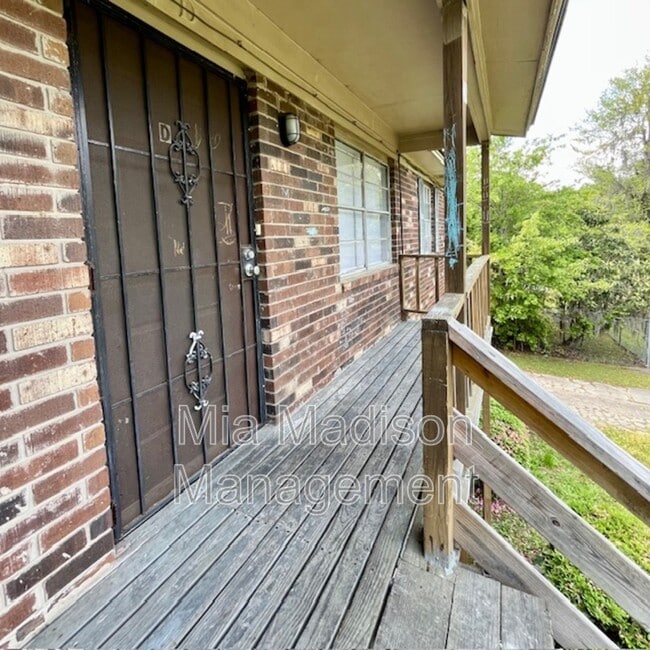 Photo - 2522 Semken Ave