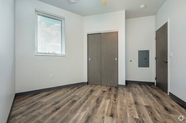 3BR, 2BA - 1,250SF - Bedroom - Amphora Apartments