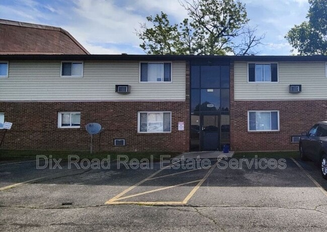 Building Photo - 739 Trumbull St Rental