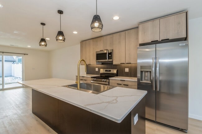 Photo - 417 C Ave NW