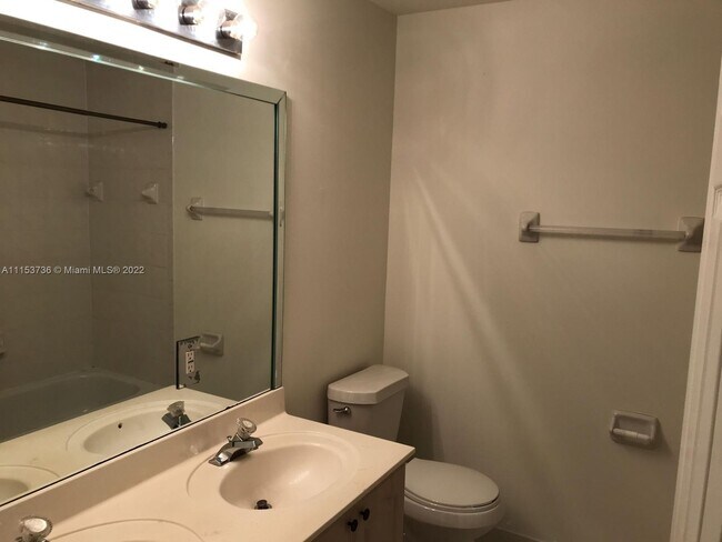 Photo - 7921 S Southwood Cir   Davie Fl 33328