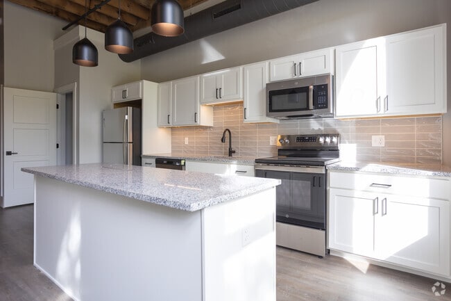 1BR, 1BA - 718SF - Kitchen