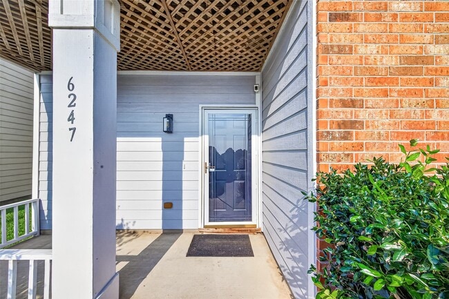 Photo - 6247 Settlers Lake Cir E